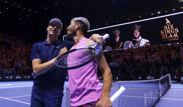 Kafelnikov compara Sinner e Alcaraz: «É por isso que agradam tanto aos adeptos»