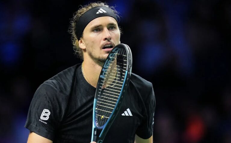 Zverev quebra malapata diante de Medvedev, elimina o russo da luta pelas Finals e avança em Paris