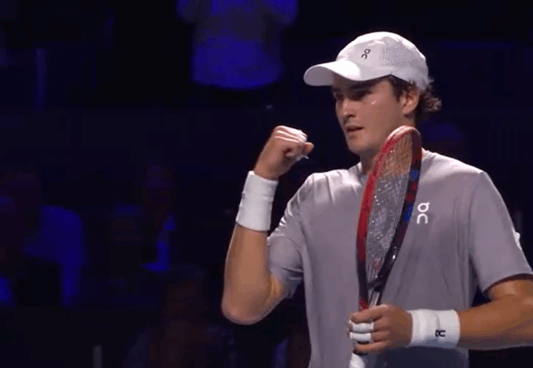 João Fonseca passa por atual campeão em Basel e quebra marca de 30 anos no torneio