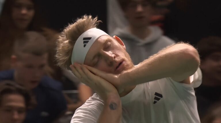 [VÍDEO] Davidovich mandou os franceses ir dormir após bater Cazaux em Paris