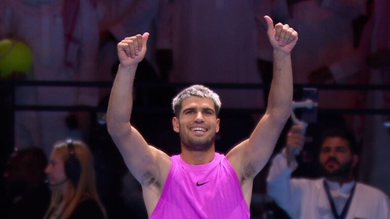 Alcaraz dá show, bate Fritz e regressa à final do Six Kings Slam