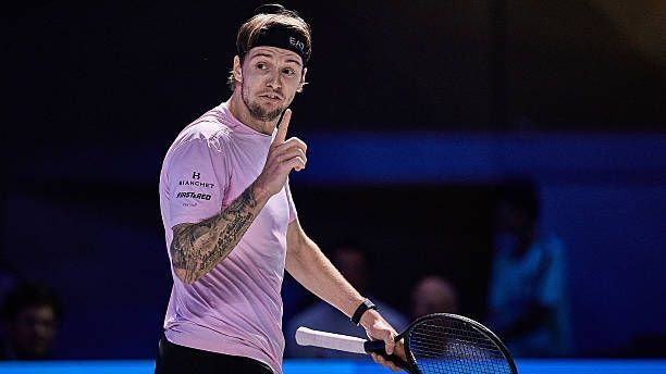 Bublik explica motivo para ignorar Popyrin: «Se ele não respeita porque é que eu deveria?»