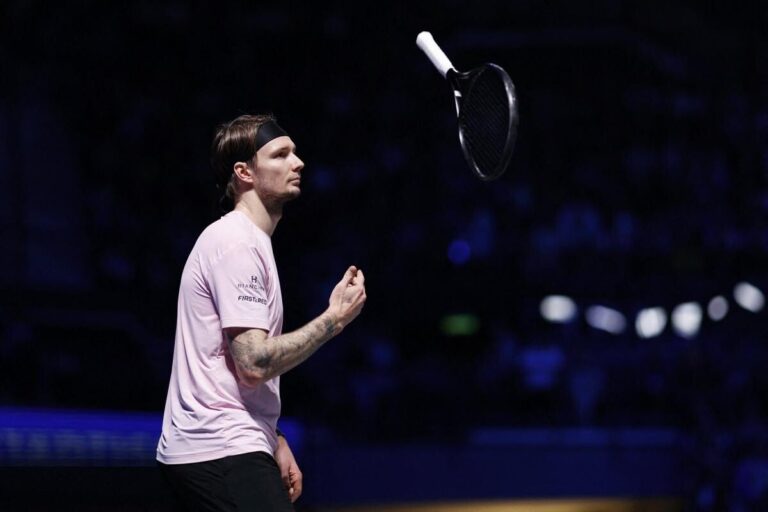 [VÍDEO] Bublik venceu facilmente Popyrin e… ignorou-o por completo no final