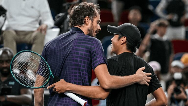 Medvedev elogia Tien: «Pode vir a ser número um do mundo»