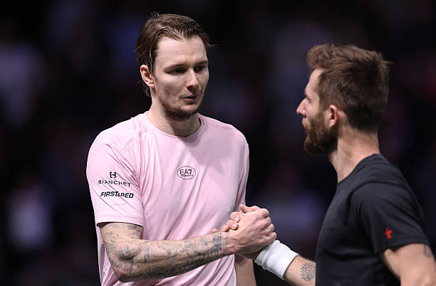 Moutet responde a Bublik: «Ele gosta de gozar com os adversários»