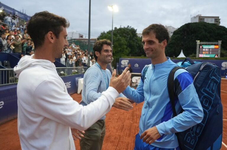 Albert Ramos despediu-se do ténis em casa e até teve direito a guarda de honra