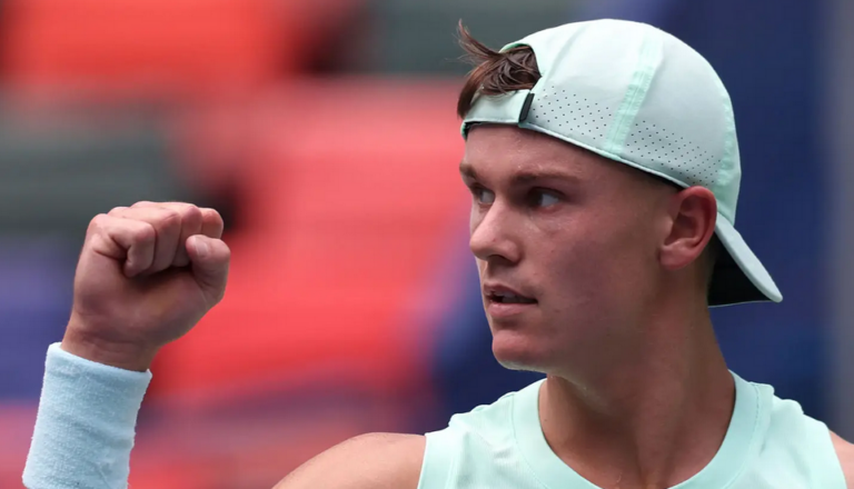 Rune estreia-se nos ‘quartos’ de Xangai e reaproxima-se do top 10