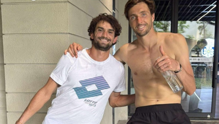 Em família! Primos Rinderknech e Vacherot estão juntos nos ‘quartos’ em Xangai