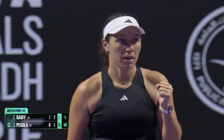Pegula derrota campeã Gauff na primeira jornada das WTA Finals