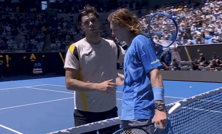 Jaime Faria ganha set mas é travado por Rublev na segunda ronda do Australian Open