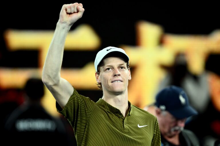 Sinner chega às 19 vitórias seguidas no Australian Open e já igualou a melhor sequência de Federer no torneio