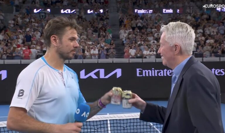 [VÍDEO] Wawrinka despediu-se pela última vez do Australian Open com… cervejas