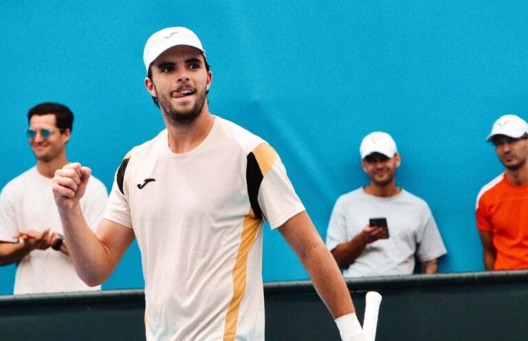 Faria joga muito, soma quarta vitória seguida e regressa à 2.ª ronda do Australian Open