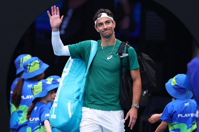 Musetti desistiu de exibição contra Zverev em Melbourne: «Não quero arriscar»