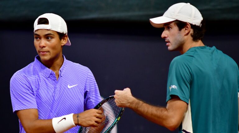 Gustavo Heide e Guto Miguel aproveitam segunda chance e avançam às quartas de duplas no Rio Open