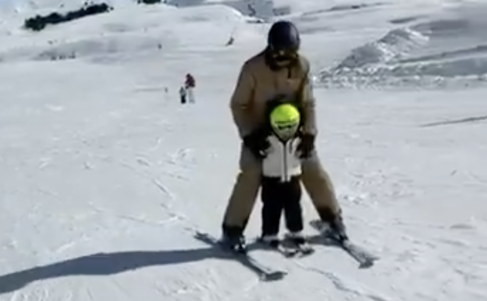 [VÍDEO] Nadal volta ao esqui 25 anos depois com companhia muito especial