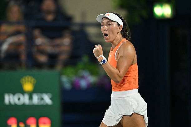 Pegula vira de 1-6, 1-3 contra Anisimova e avança para a final no Dubai