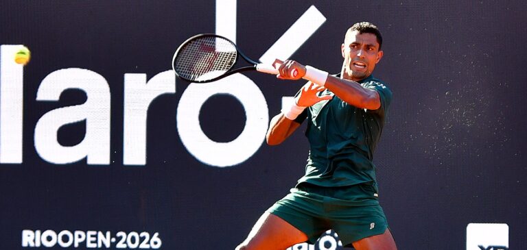 Thiago Monteiro vira contra ex-top 30 e fura o qualificatório do Rio Open