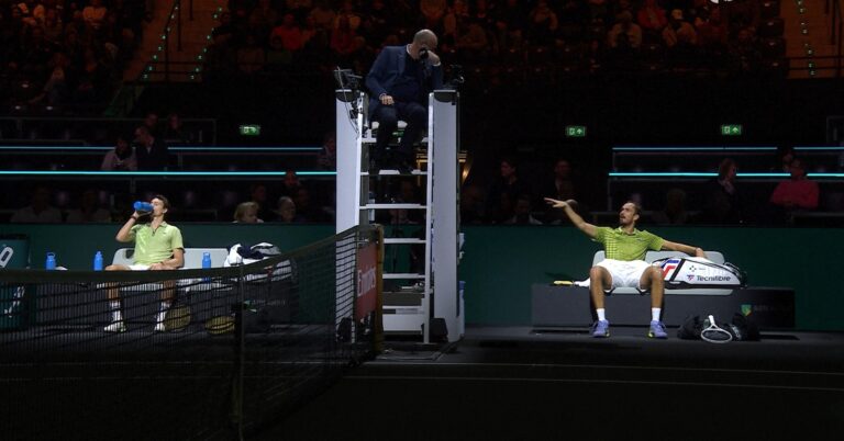 Medvedev perde a cabeça, arrasa bolas, ameaça desistir e acaba eliminado em Roterdão