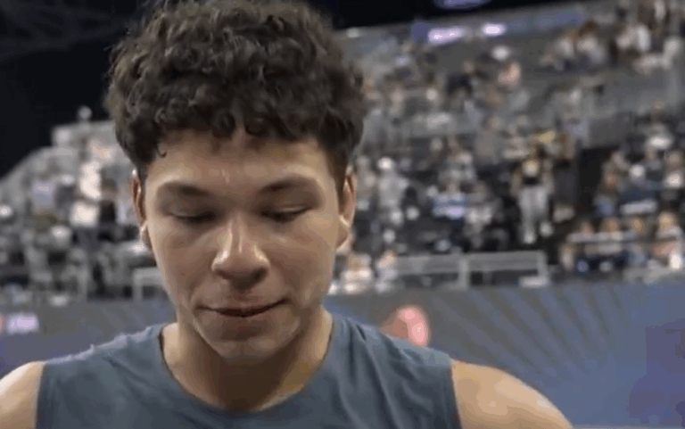 [VÍDEO] Shelton emociona-se ao dedicar triunfo à avó em Dallas