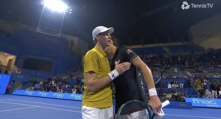 Super Mensik dá show e elimina Sinner nos quartos de final do ATP 500 de Doha