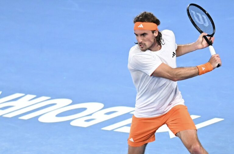 Tsitsipas vence e marca duelo com Medvedev em Doha, Lehecka e Khachanov também vencem