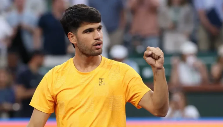 14-0. Alcaraz vira de set e break abaixo e continua invicto em 2026