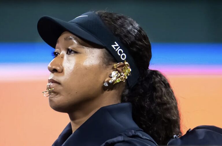 Osaka entrou em court em Indian Wells… com ‘anel de lábio’ dourado