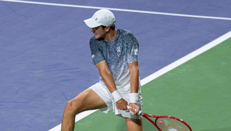 João Fonseca exige (e muito!) de Sinner, mas cai nas oitavas de Indian Wells
