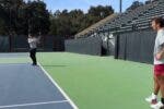 [VÍDEO] Federer mostra aos alunos de Stanford como se batem direitas
