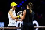 Swiatek questiona jornalista após nova derrota para Ostapenko: «Parecia-te irritada?»